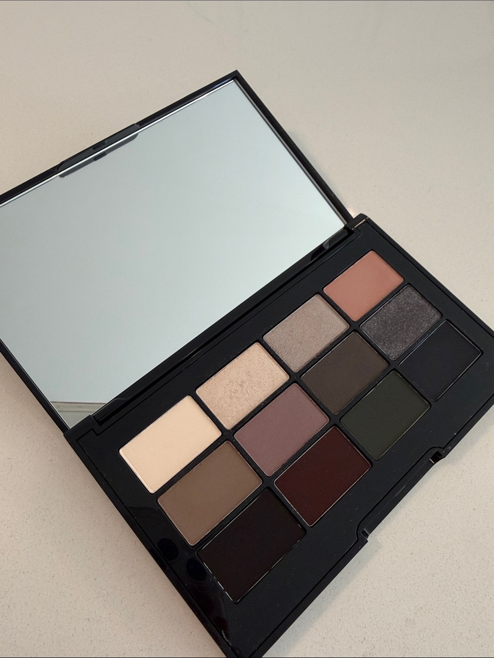 Bobbi Brown Eyes University Eyeshadow Palette - Black - Picture 3 of 4